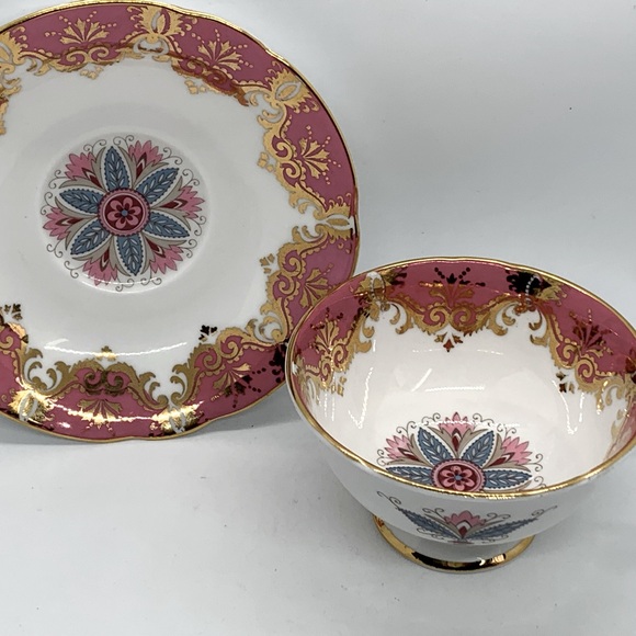 Vintage Paragon China Teacup & Saucer Pink Blue Floral Gold Trim HRH 1960’s - Picture 7 of 8
